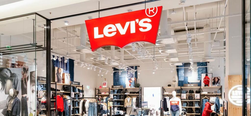 Levi Strauss: The company's revenue increased by 156% for the year,  shares - on 125%, financial results