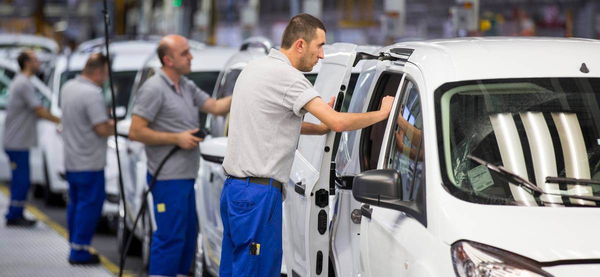 Автокомпаниям не хватает чипов: наикрупнейшие автомобильные заводы сталкиваются с задержками в производстве